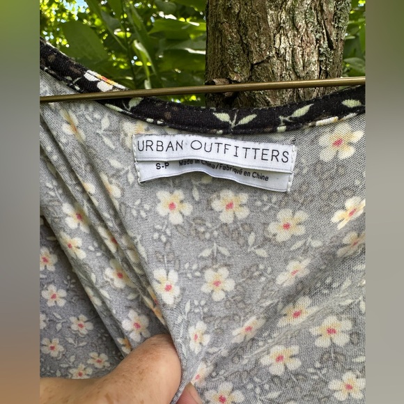 Urban outfitters sunflower romper size small - Picture 4 of 5